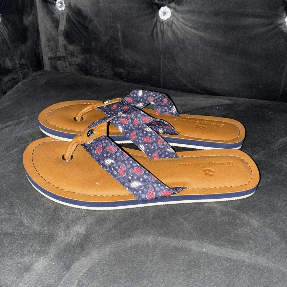 Tommy Bahama Womens Flip Flops Navy Blue Paisley Thong Sandals Size 7 Flat Beach